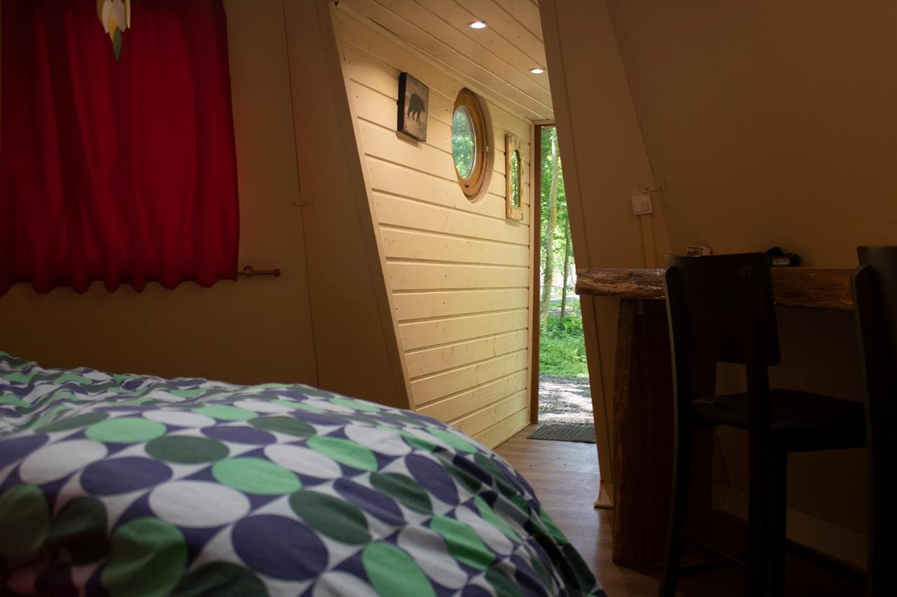 Les Bulles De La Maison Du Rocher Noisy-sur-Ecole Exteriör bild